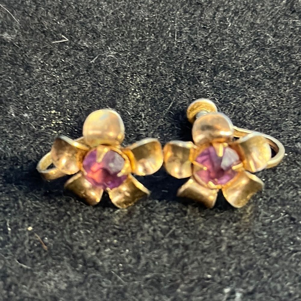 Gold Tone Retro Flower Earrings Purple Centers Screw Back Vintage Style